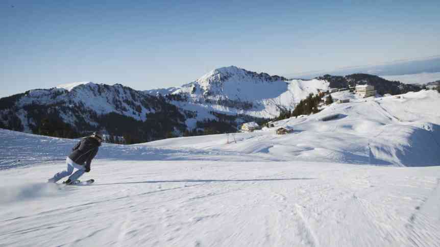 Luzern Tourismus - Skifahrer Piste Berge